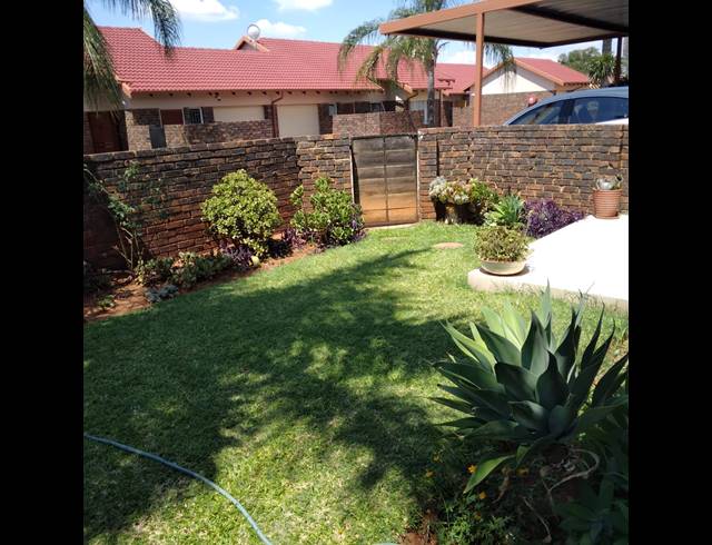 2 BEDROOM TOWNHOUSE FOR SALE IN THE ORCHARDS